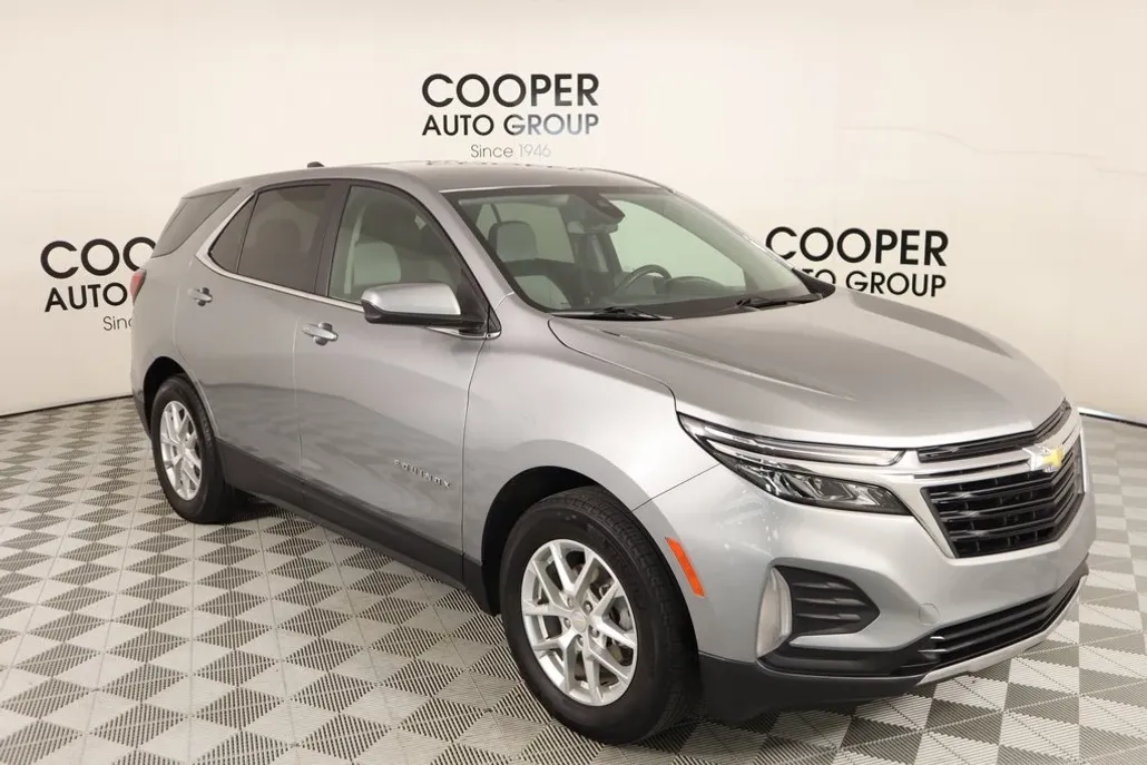 2023 Chevrolet Equinox LT photo 1