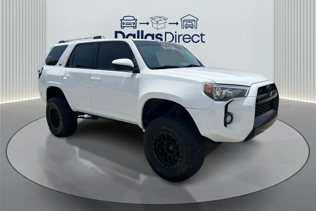 2019 Toyota 4Runner SR5 photo 1