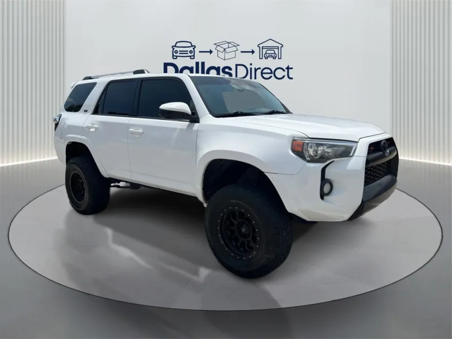 2019 Toyota 4Runner SR5 photo 1