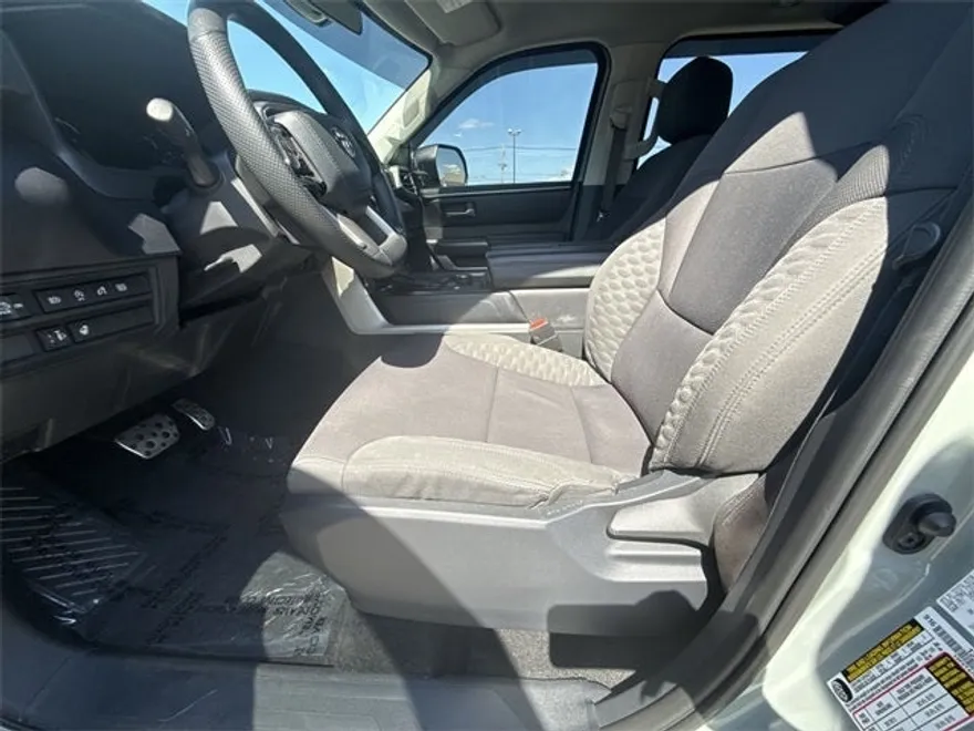 2022 Toyota Tundra SR5 CrewMax photo 12
