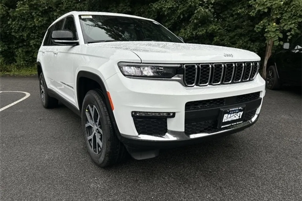 2025 Jeep Grand Cherokee Limited photo 1