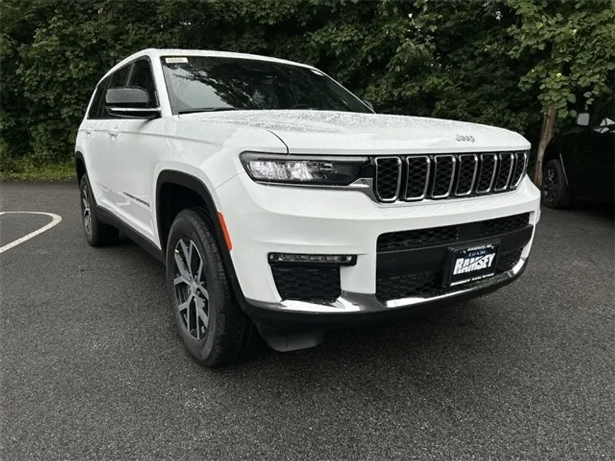 2025 Jeep Grand Cherokee Limited photo 1