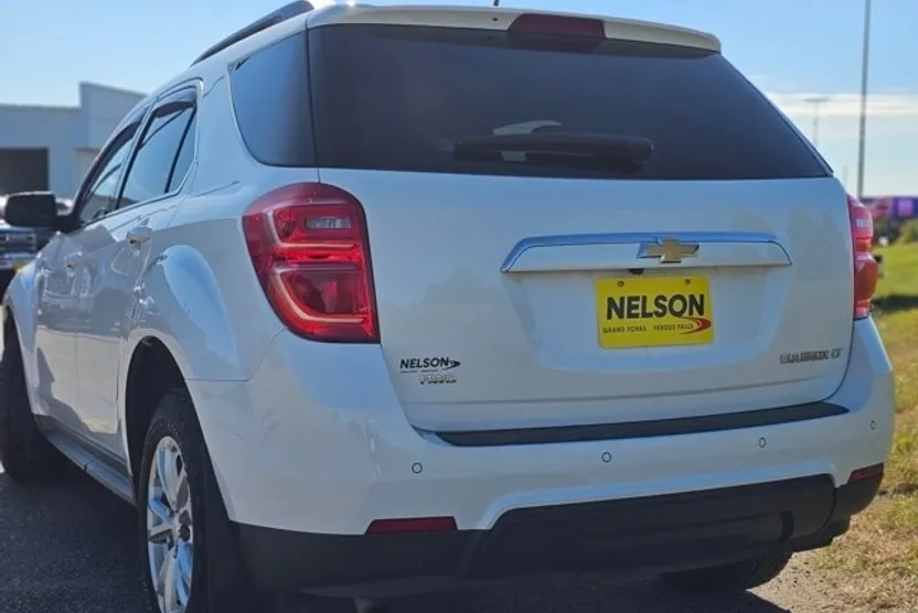 2016 Chevrolet Equinox LT photo 1