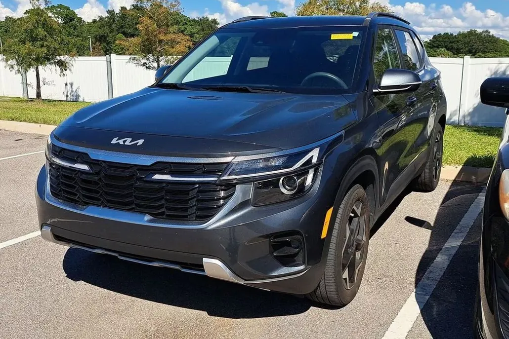 2024 Kia Seltos EX photo 1