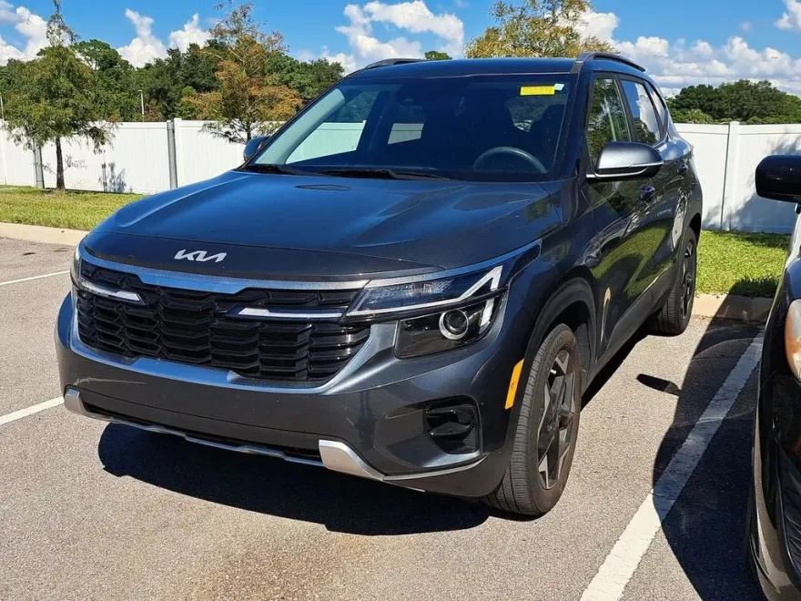 2024 Kia Seltos EX photo 1