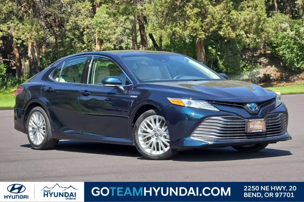 2020 Toyota Camry Hybrid XLE photo 1