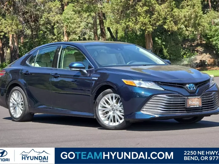 2020 Toyota Camry Hybrid XLE photo 1