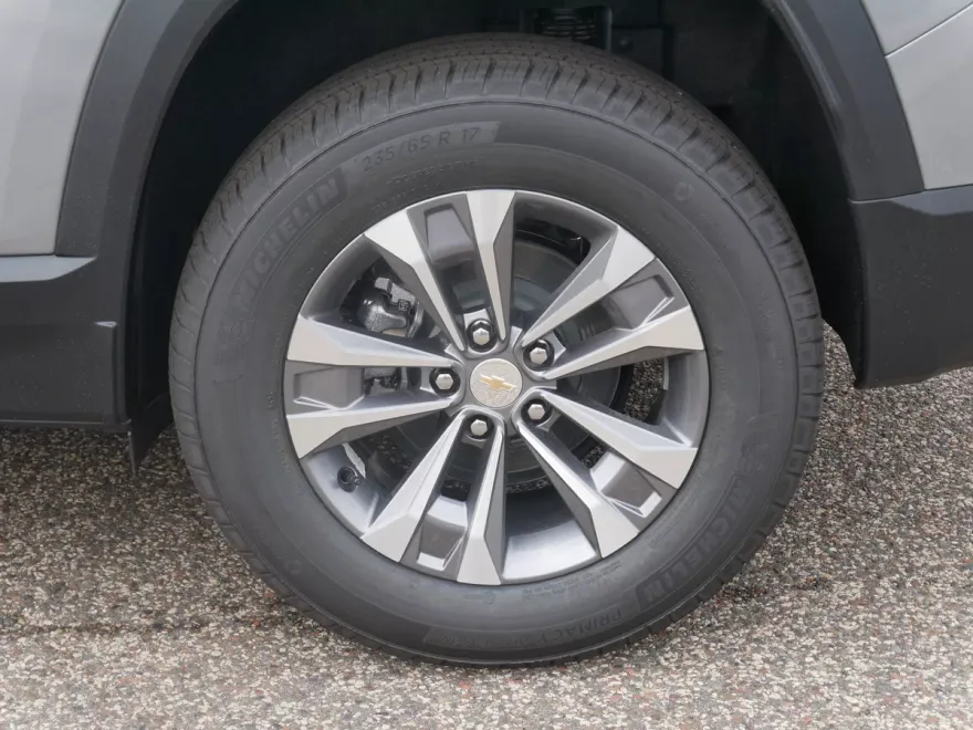 2026 Chevrolet Equinox LT photo 1