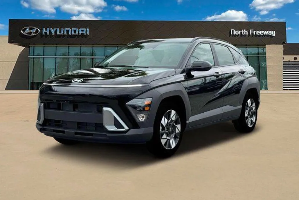 2025 Hyundai Kona SEL photo 1