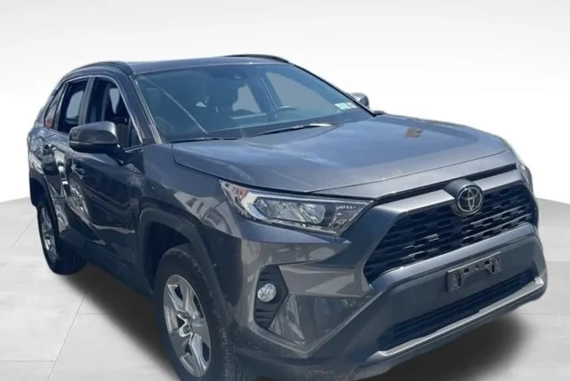2021 Toyota RAV4 XLE photo 1