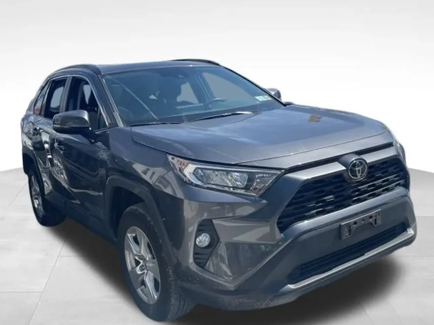 2021 Toyota RAV4 XLE photo 1