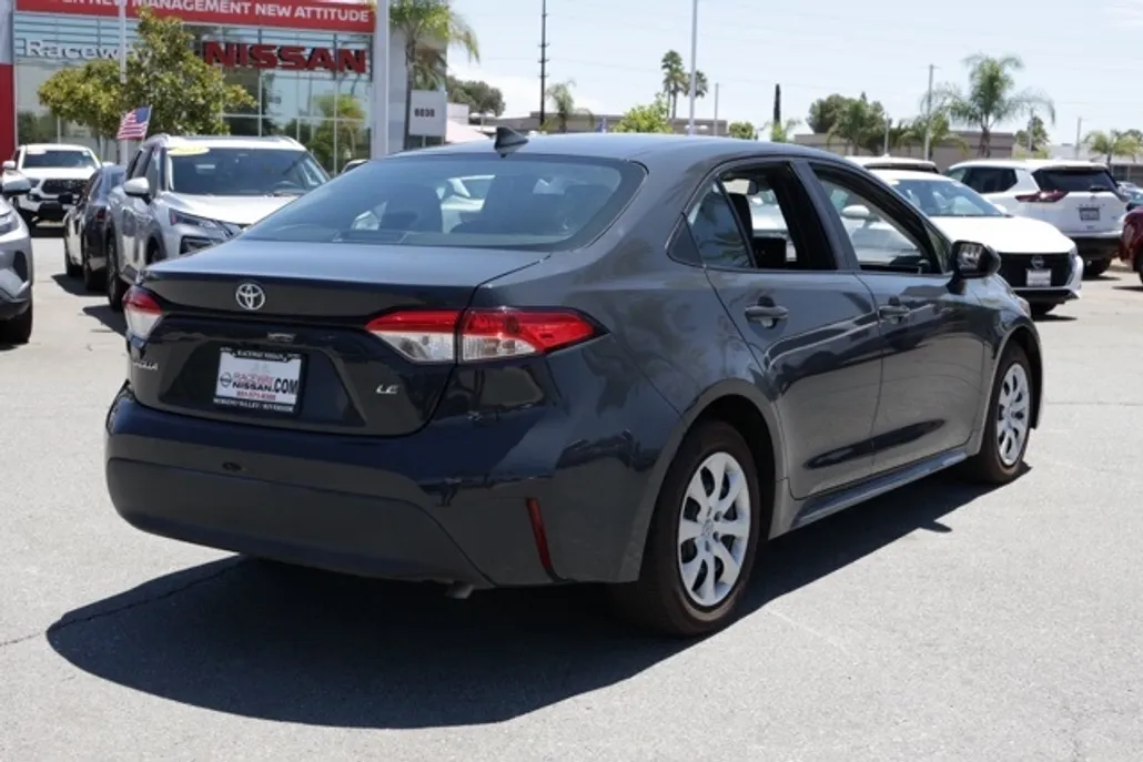 2024 Toyota Corolla LE photo 1