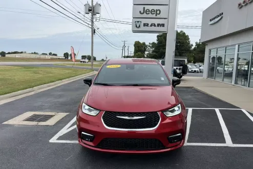2026 Chrysler Pacifica photo 3