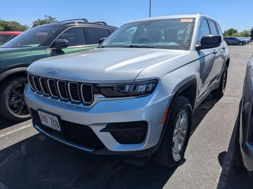 2023 Jeep Grand Cherokee Laredo Altitude photo 1