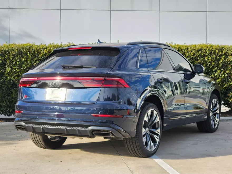 2025 Audi Q8 Premium Plus photo 3