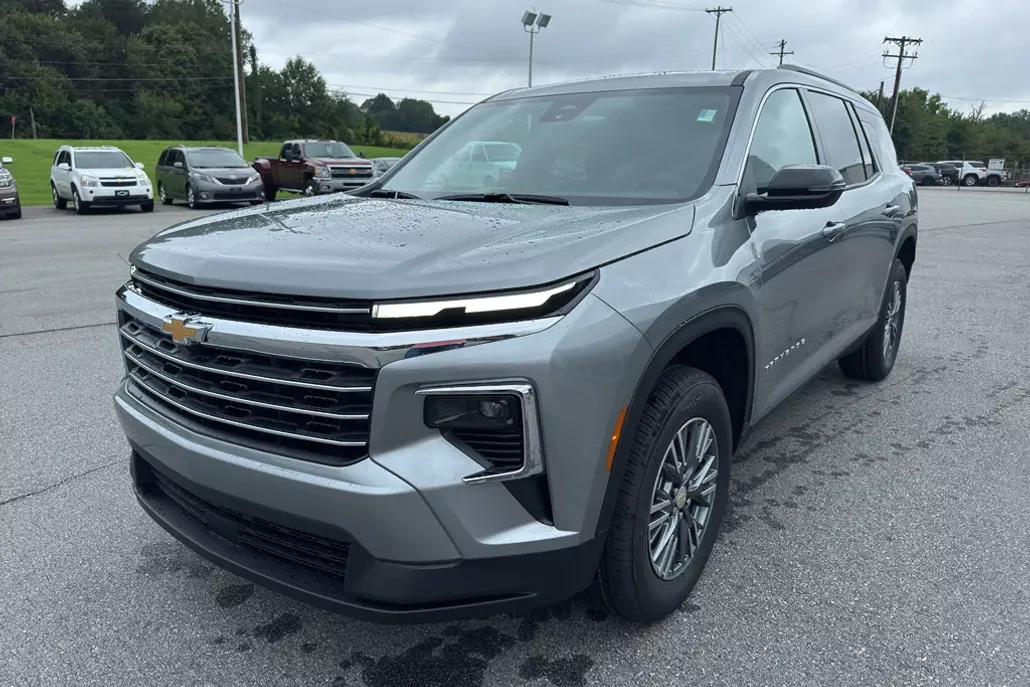 2026 Chevrolet Traverse photo 1