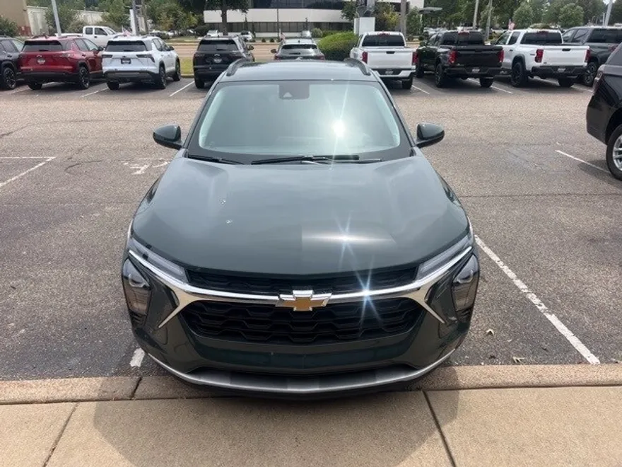 2025 Chevrolet Trax LT photo 1