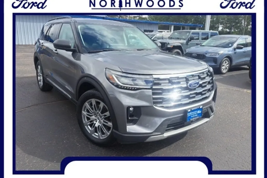 2025 Ford Explorer photo 1