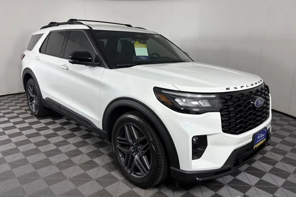 2025 Ford Explorer ST photo 1