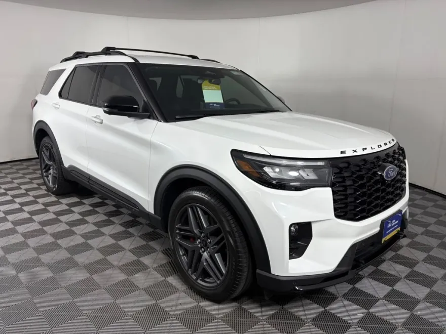 2025 Ford Explorer ST photo 1