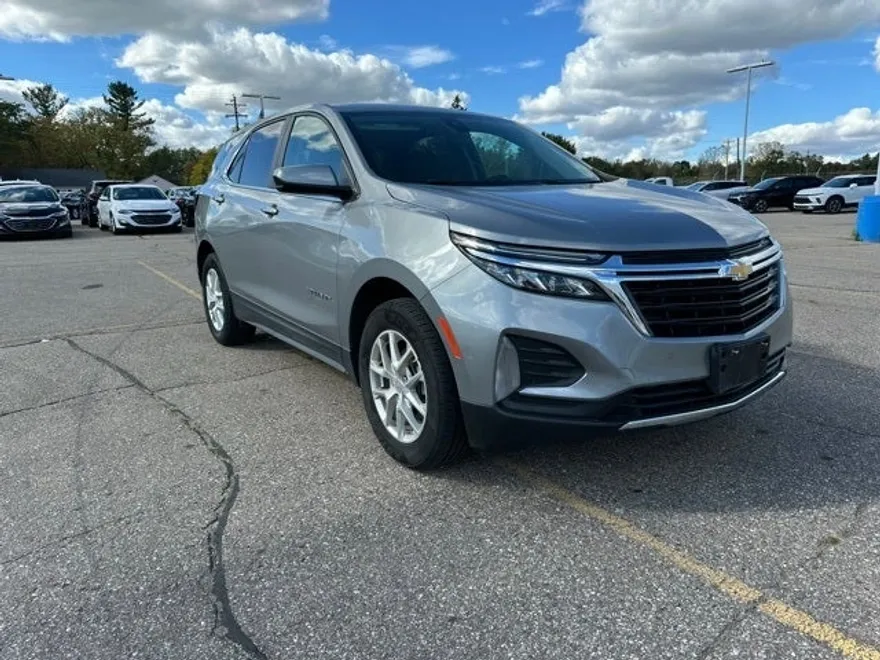 2024 Chevrolet Equinox LT photo 1