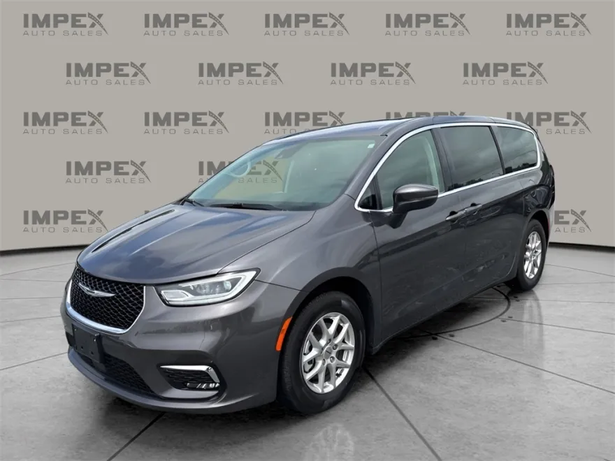 2023 Chrysler Pacifica Touring L photo 1