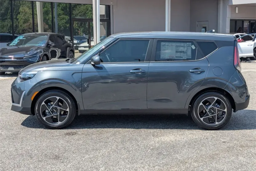2025 Kia Soul EX photo 1