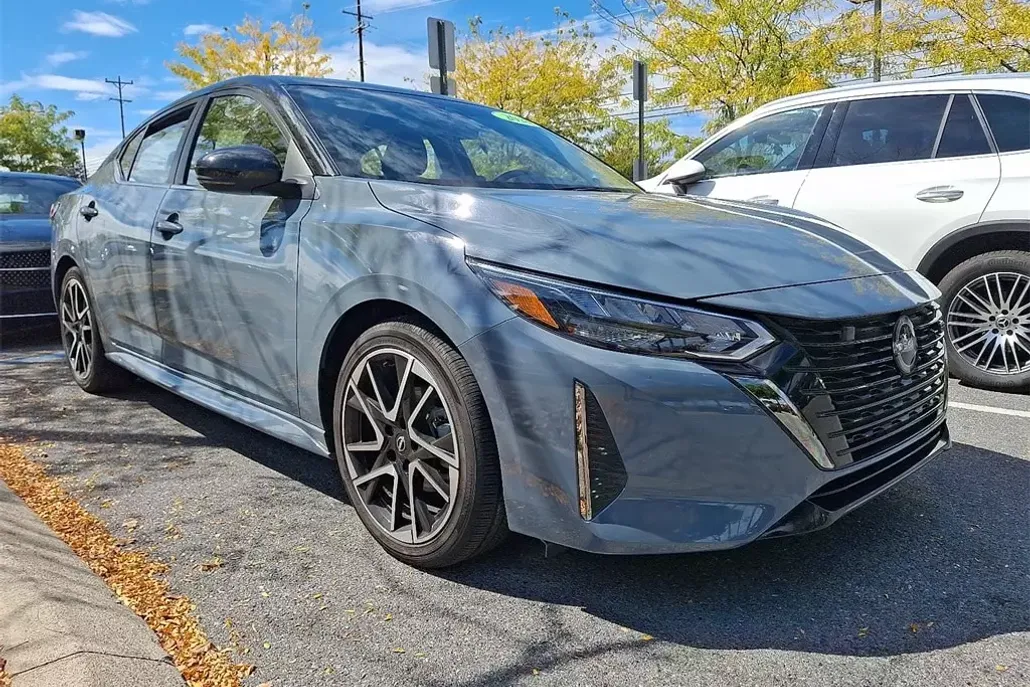 2024 Nissan Sentra SR photo 1