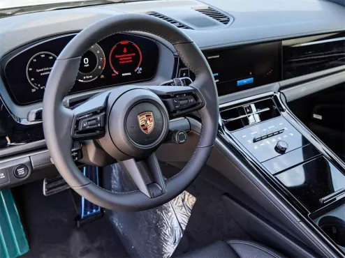 2025 Porsche Panamera 4 photo 4