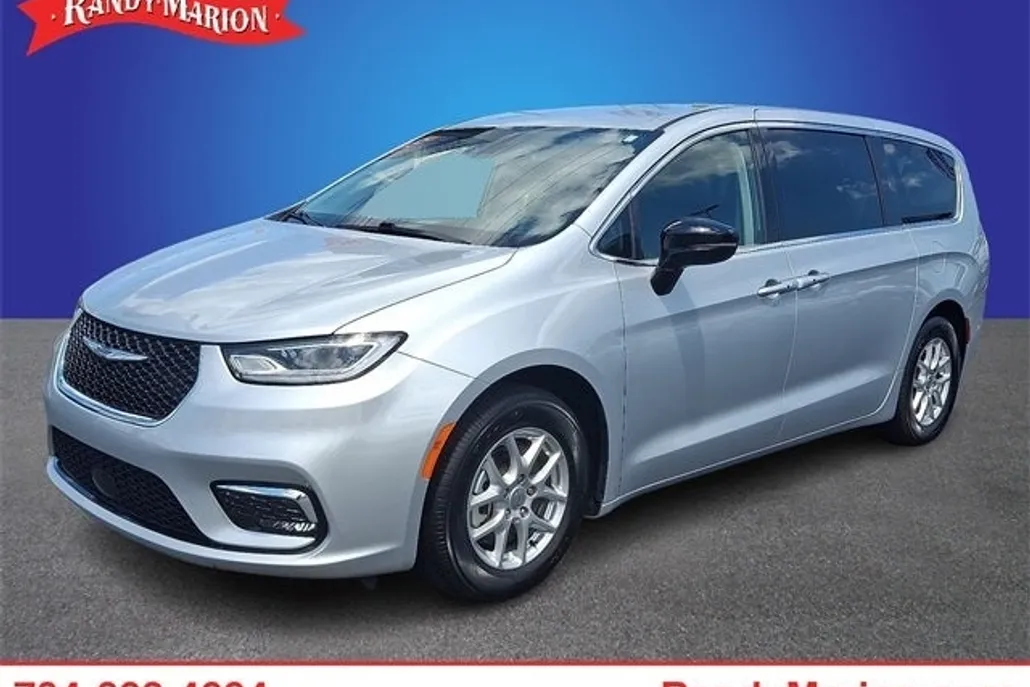 2024 Chrysler Pacifica Touring L photo 1