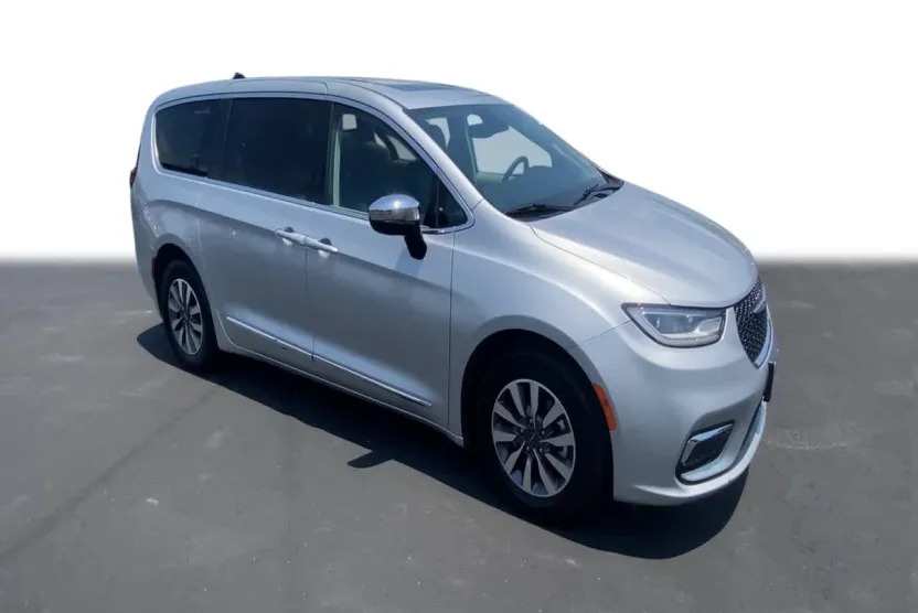 2023 Chrysler Pacifica Hybrid Limited photo 1