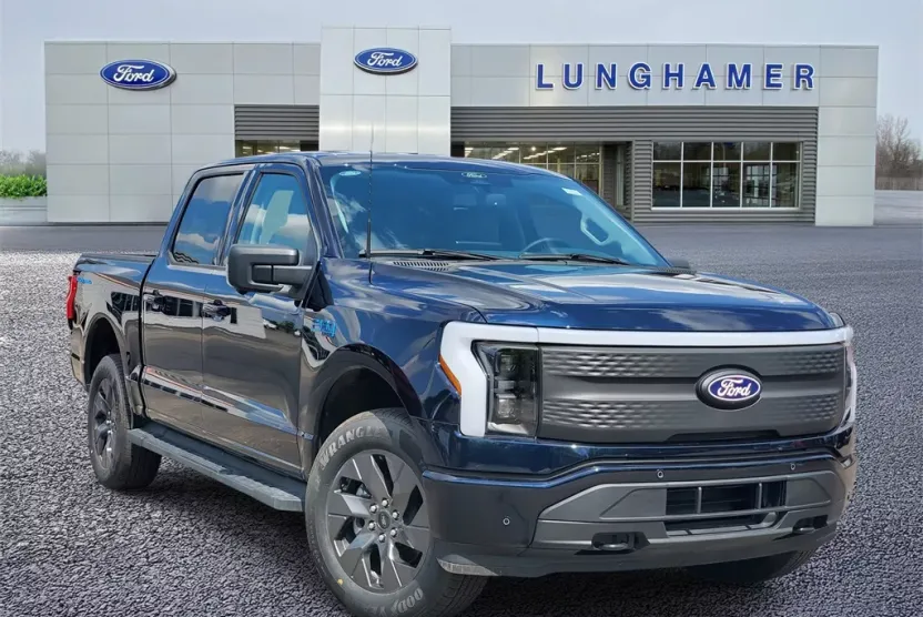 2025 Ford F-150 Lightning photo 1