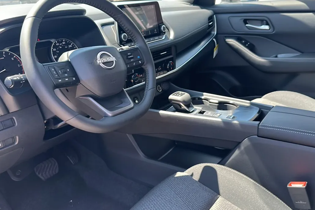 2026 Nissan Rogue SV photo 1