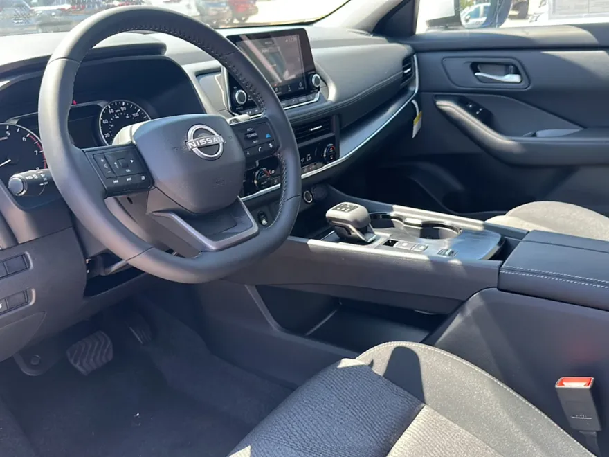 2026 Nissan Rogue SV photo 1