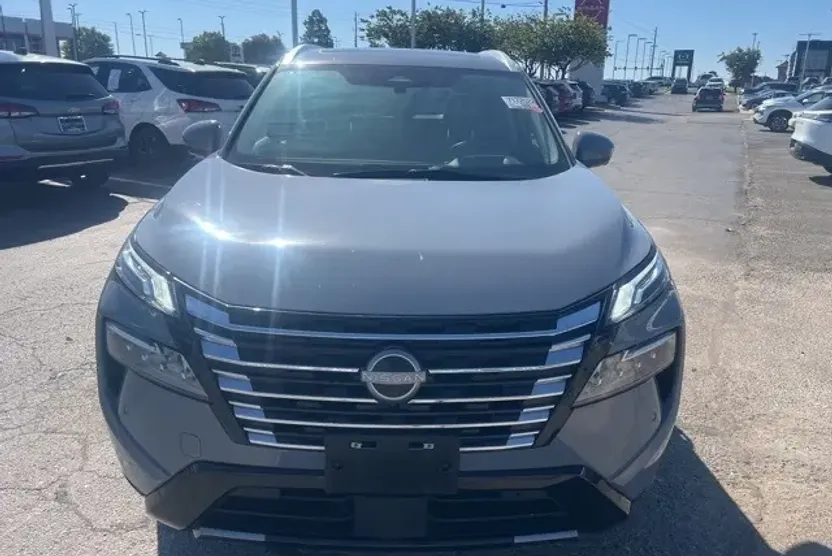 2024 Nissan Rogue Platinum photo 1