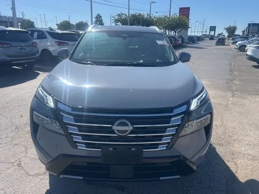 2024 Nissan Rogue Platinum photo 1