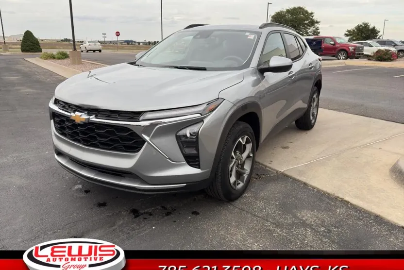 2024 Chevrolet Trax LT photo 1