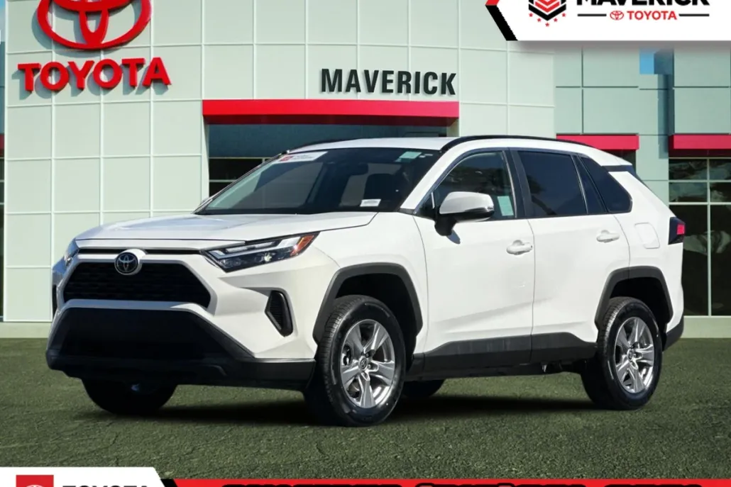 2024 Toyota RAV4 XLE photo 1
