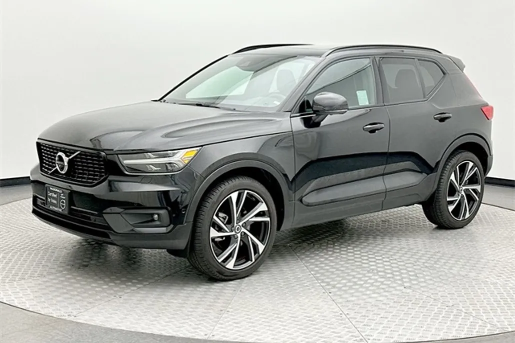 2022 Volvo XC40 R-Design photo 1