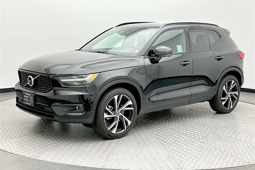 2022 Volvo XC40 R-Design photo 1