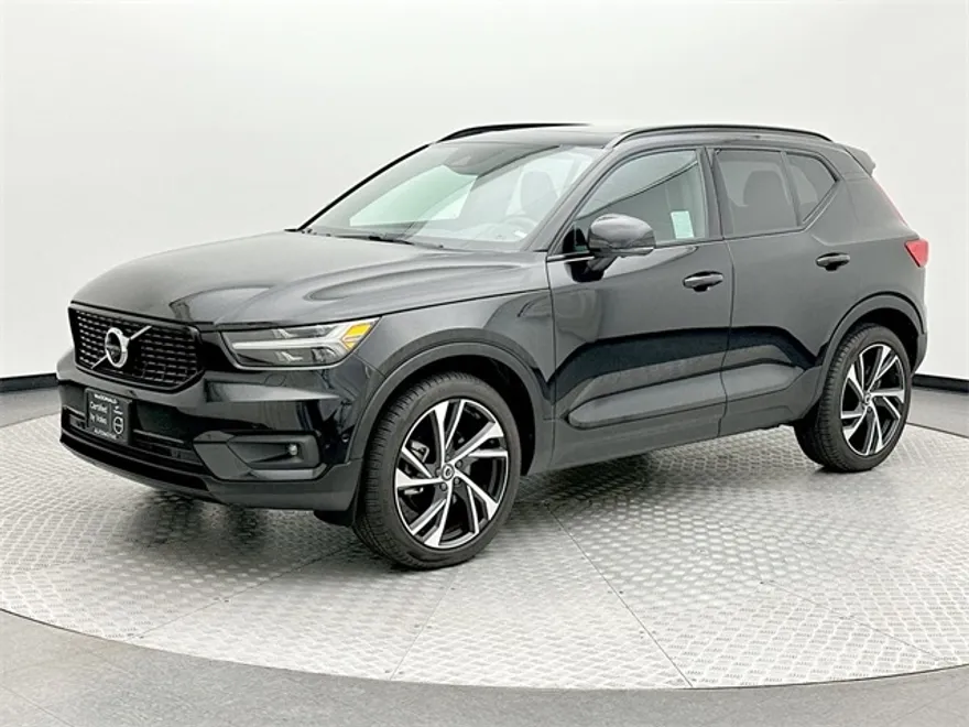 2022 Volvo XC40 R-Design photo 1