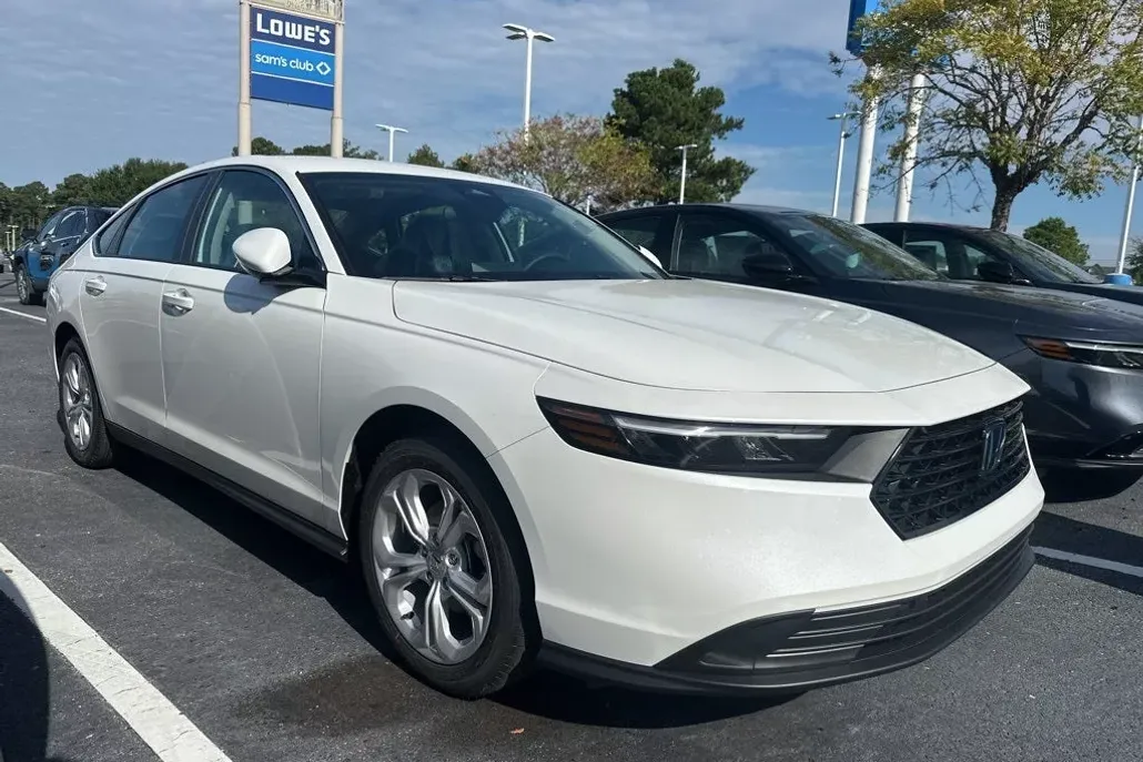 2025 Honda Accord LX photo 1