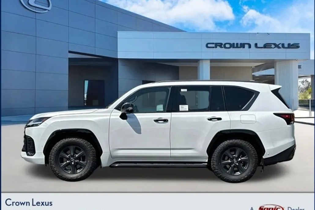 2025 Lexus LX photo 1