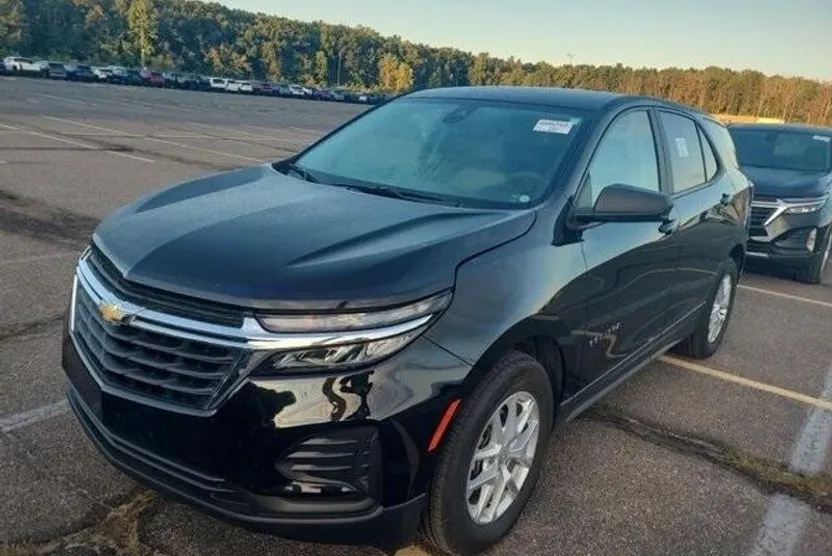 2023 Chevrolet Equinox LS photo 1