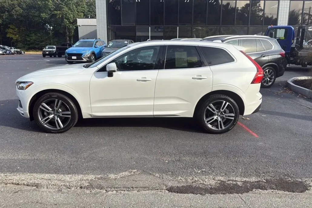 2020 Volvo XC60 T5 Momentum photo 1