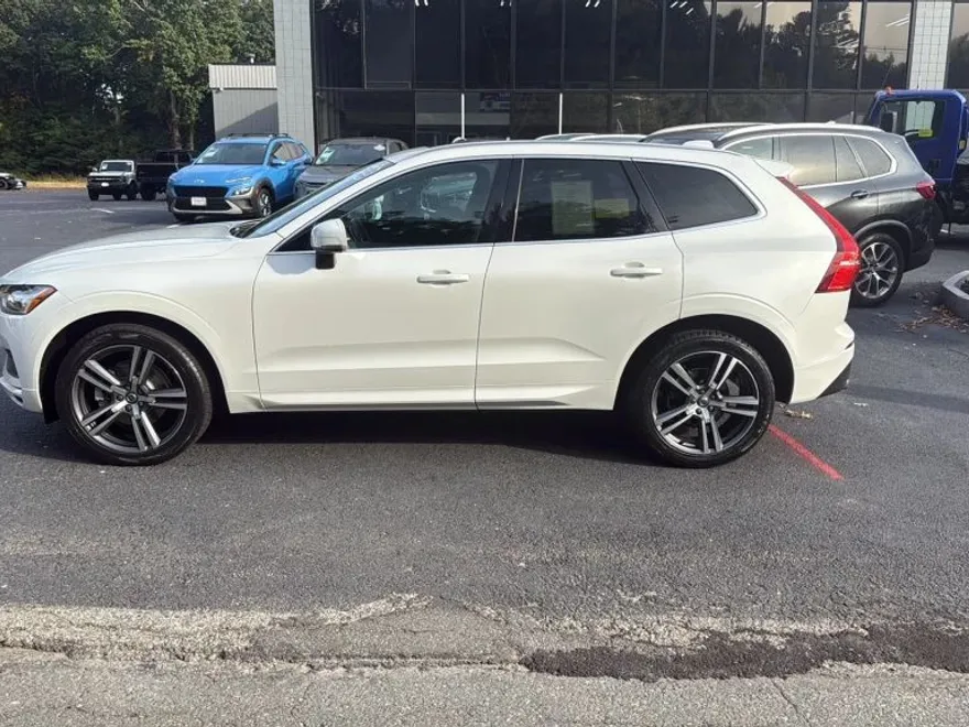 2020 Volvo XC60 T5 Momentum photo 1
