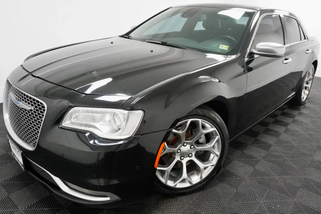 2017 Chrysler 300 Platinum photo 1
