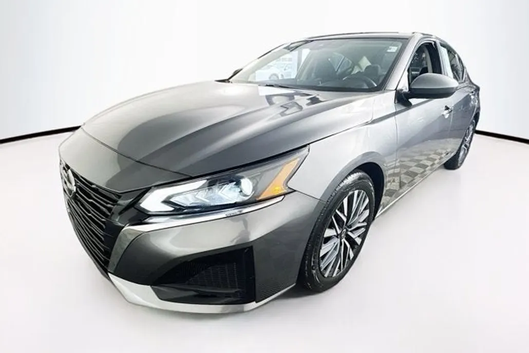 2023 Nissan Altima 2.5 SV photo 1