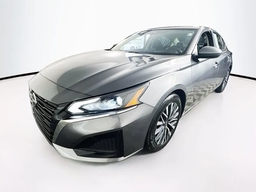 2023 Nissan Altima 2.5 SV photo 1