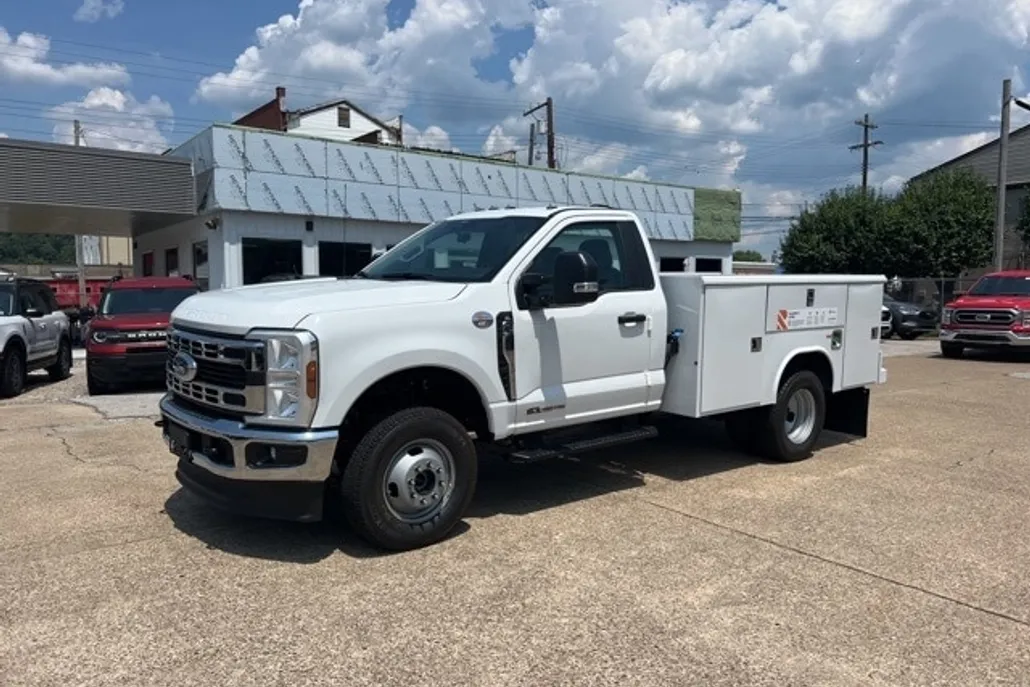 2024 Ford F-350 photo 1